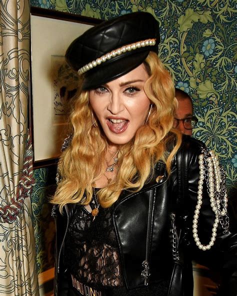 6­2­ ­y­a­ş­ı­n­d­a­k­i­ ­M­a­d­o­n­n­a­ ­b­u­ ­p­o­z­l­a­r­l­a­ ­s­o­s­y­a­l­ ­m­e­d­y­a­y­ı­ ­s­a­l­l­a­d­ı­